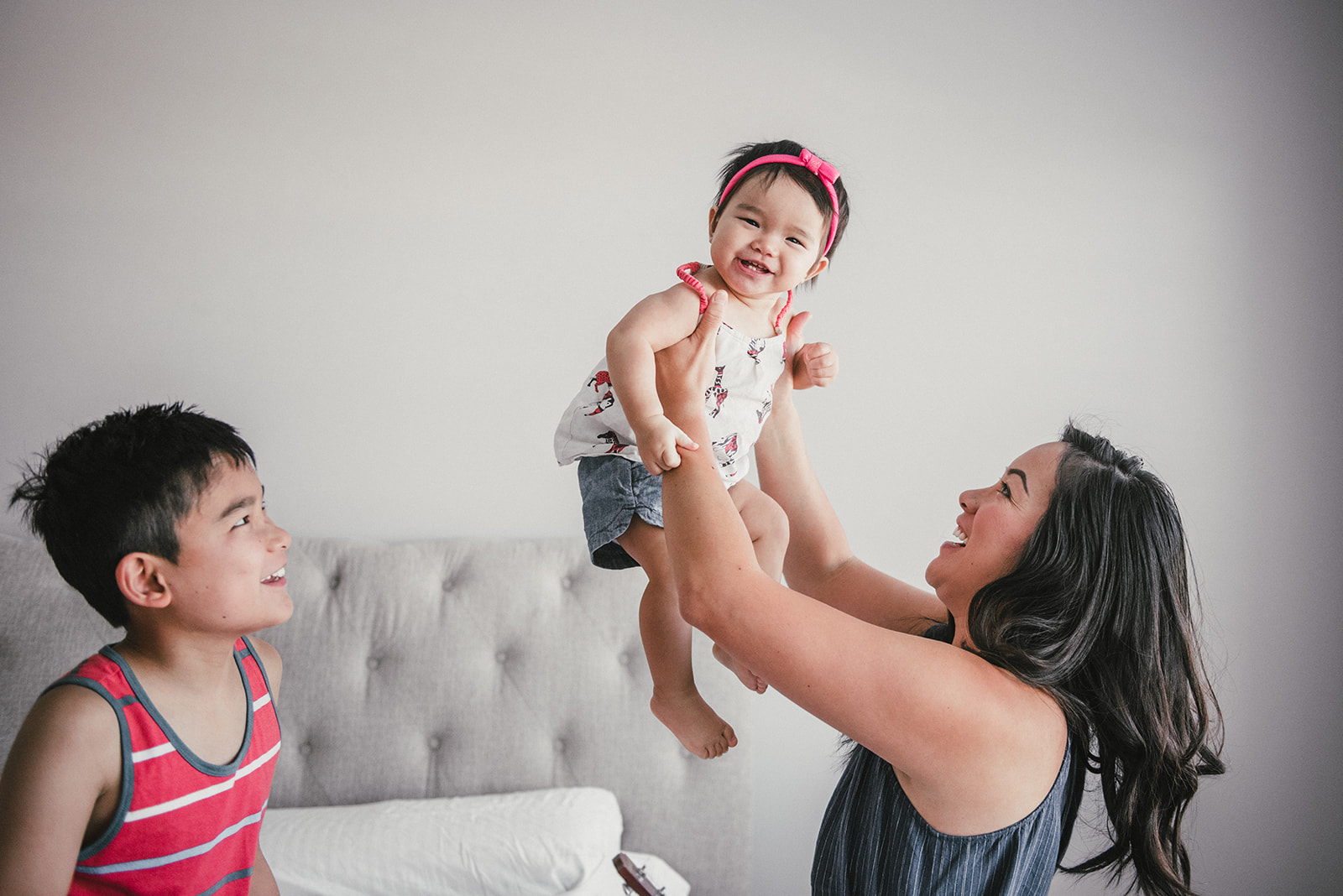 mom with her kids