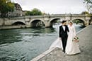 La magie du charme parisien séduit les mariés