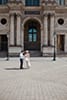 Instant privilégié entre les mariés à Paris