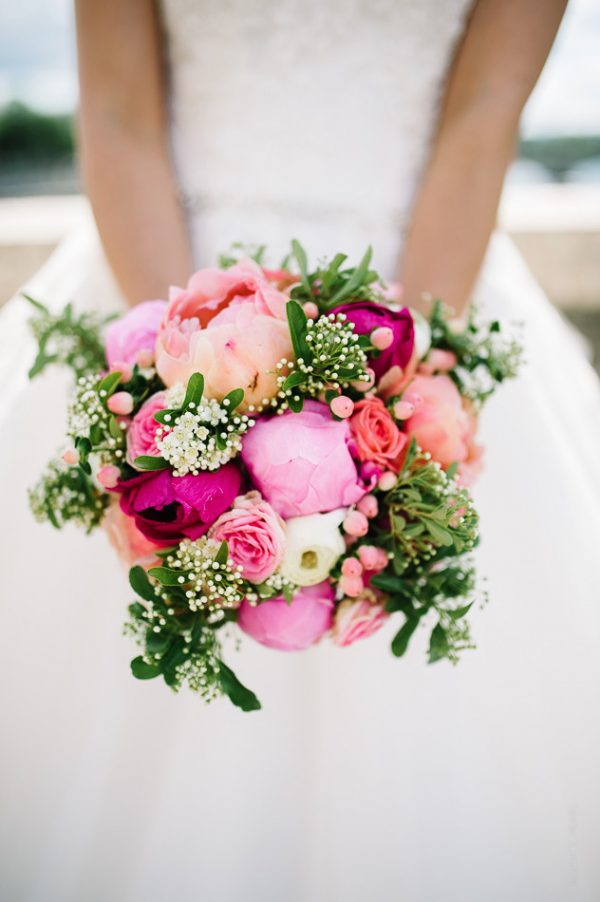 Bouquet de la mariée dans les tons verts et roses