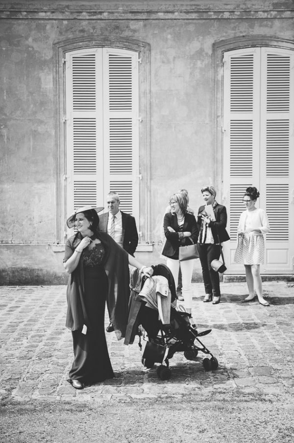 Les invités dans la cour