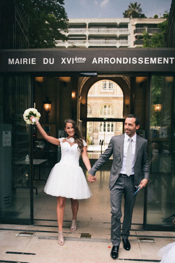 Sortie des mariés de la mairie du XVIeme arrondissement de Paris