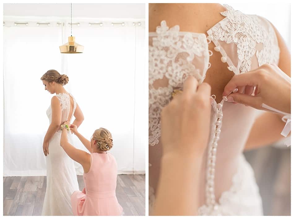 Ajustement de la robe de mariée blanche