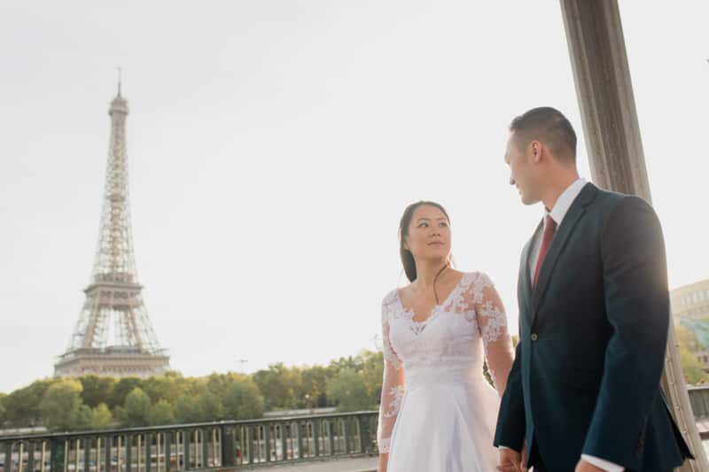 Couple de mariés sur le pont bir hakeim