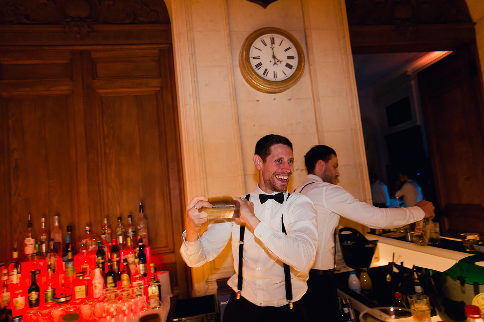 bar tender et nuit mémorable de mariage
