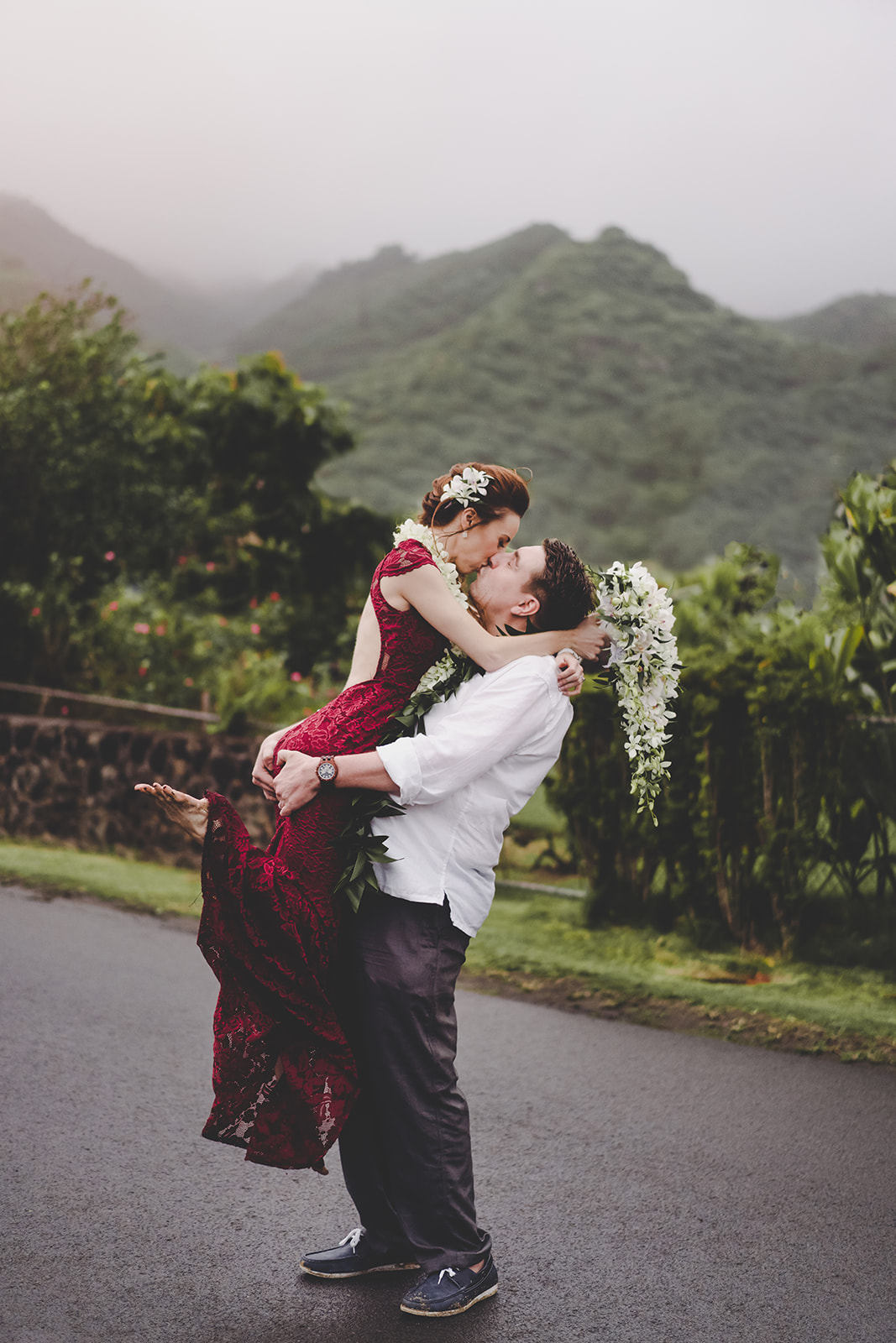 Backyard Hawai’i Wedding ackyard Hawai’i Wedding at Hale Koa State on Oahu