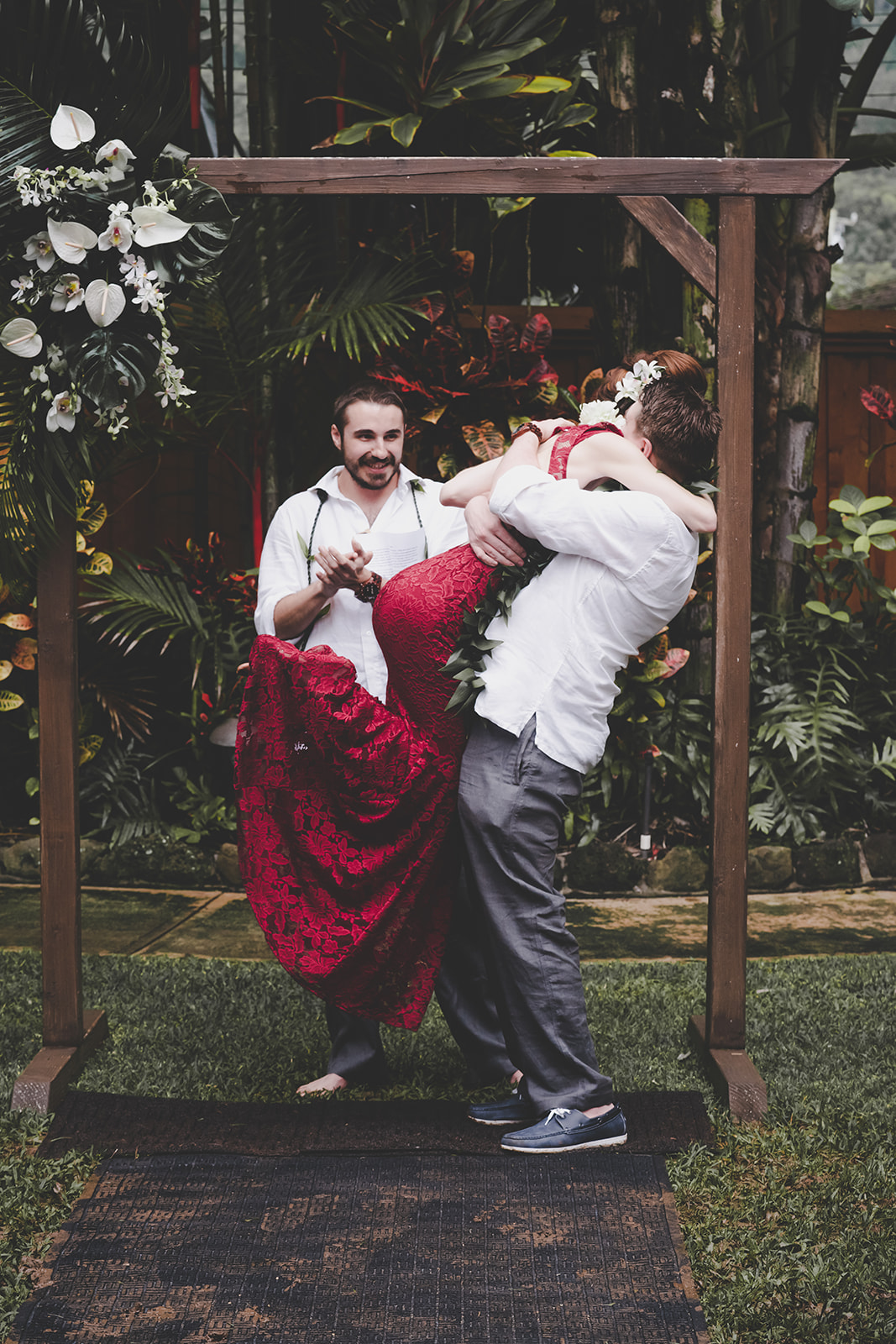 Backyard Hawai’i Wedding ackyard Hawai’i Wedding at Hale Koa State on Oahu