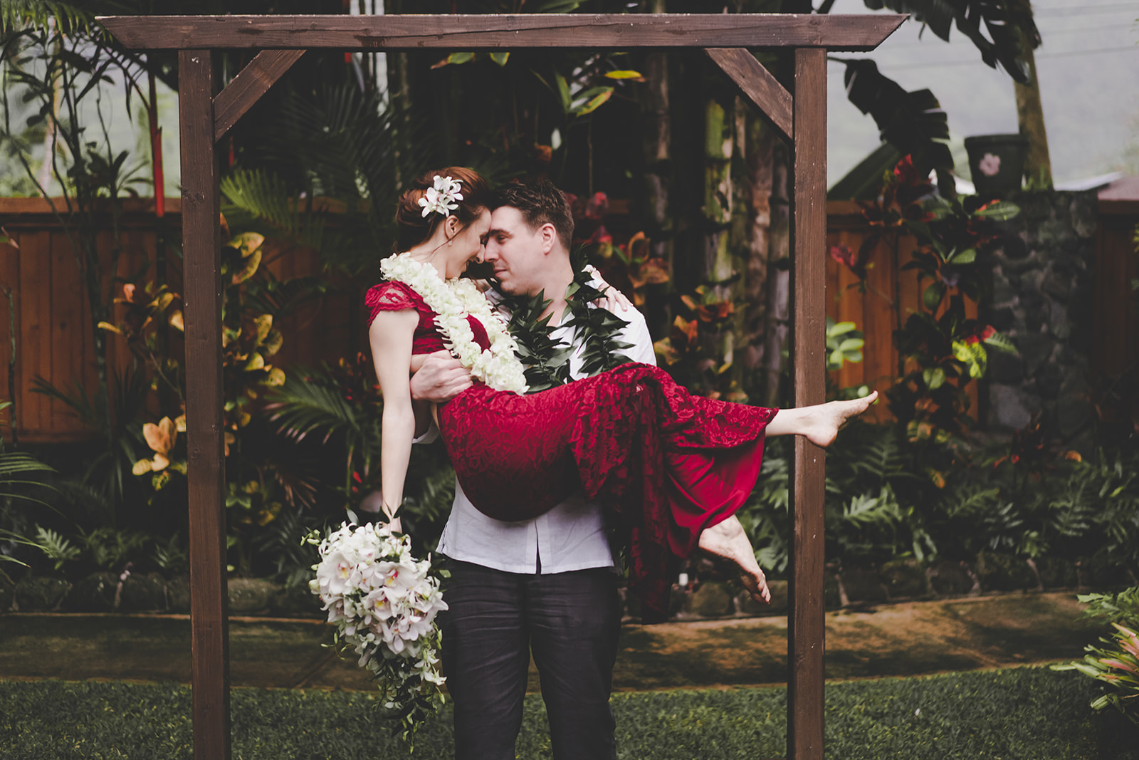 Backyard Hawai’i Wedding ackyard Hawai’i Wedding at Hale Koa State on Oahu