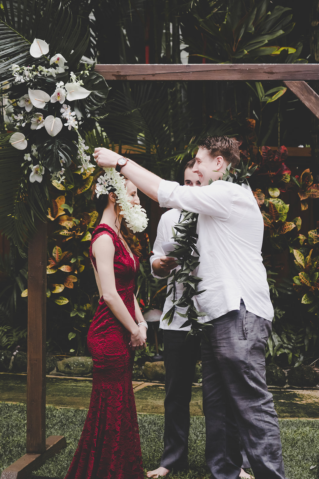 Backyard Hawai’i Wedding ackyard Hawai’i Wedding at Hale Koa State on Oahu