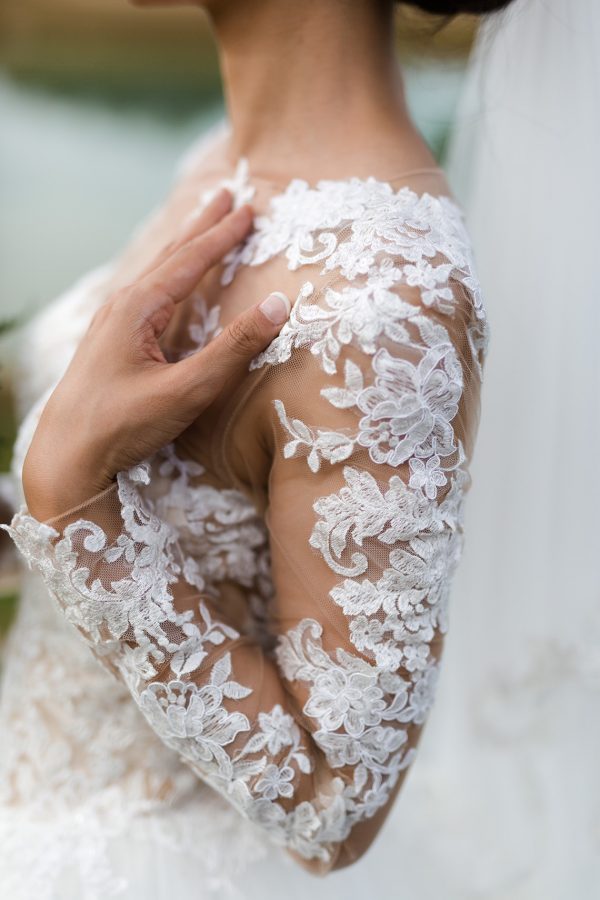 détails de la robe de mariée