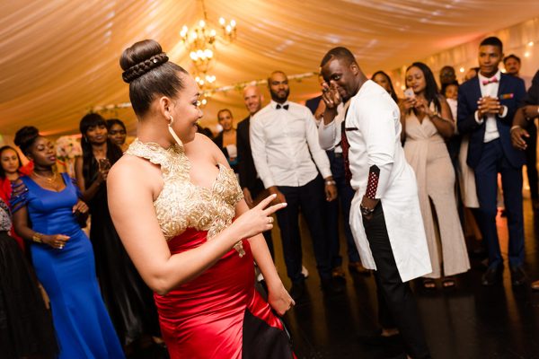 les mariés face à face