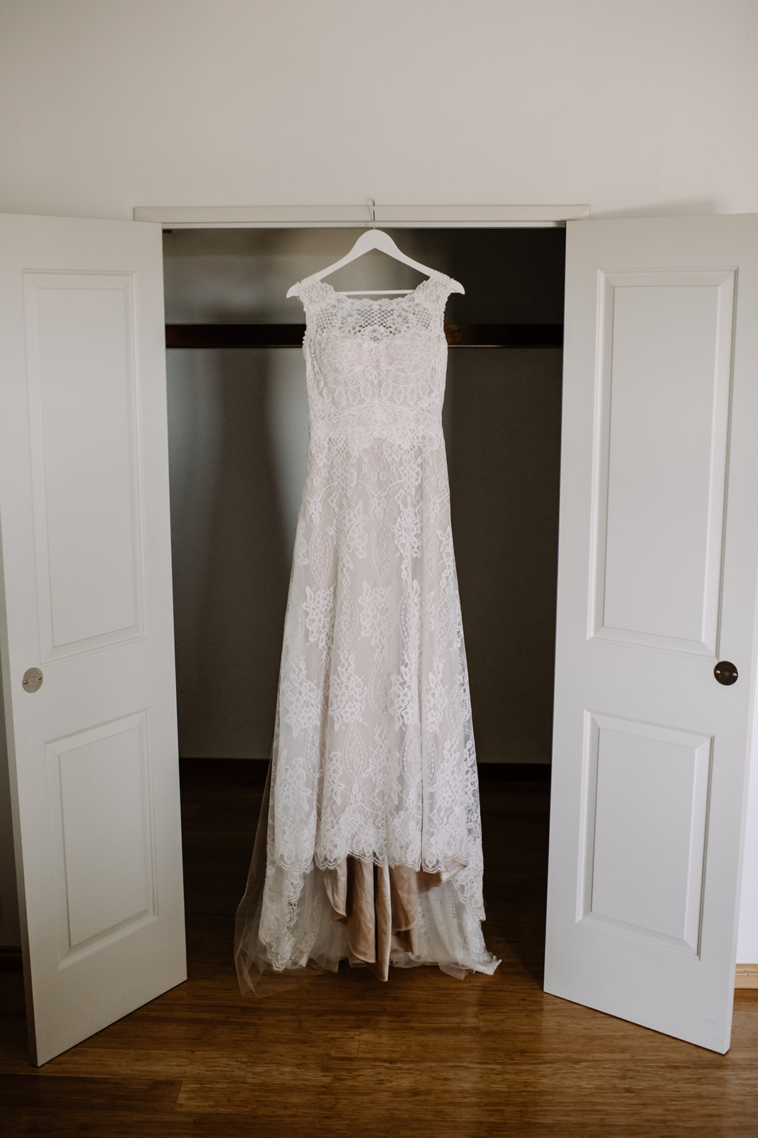 perth wedding photographer brides wedding dress sandalford wedding photography