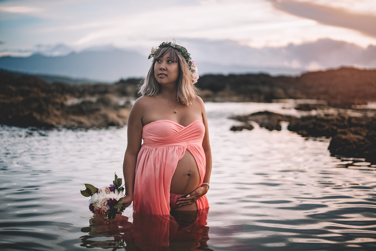 Babymoon photos in Hawaii Underwater Maternity Photos at Sharks Cove on Oahu