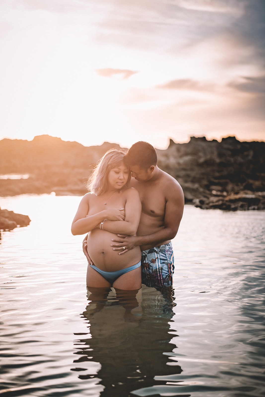 Babymoon photos in Hawaii Underwater Maternity Photos at Sharks Cove on Oahu