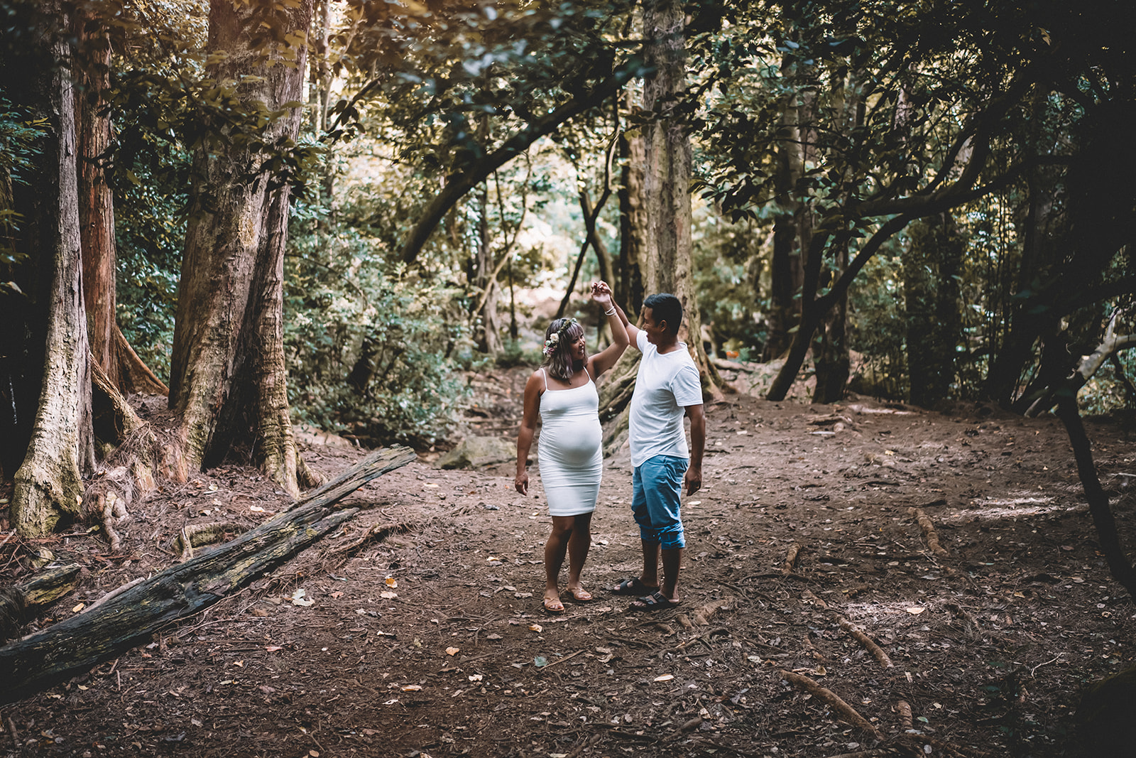 Babymoon photos in Hawaii Forest maternity photoshoot on Oahu