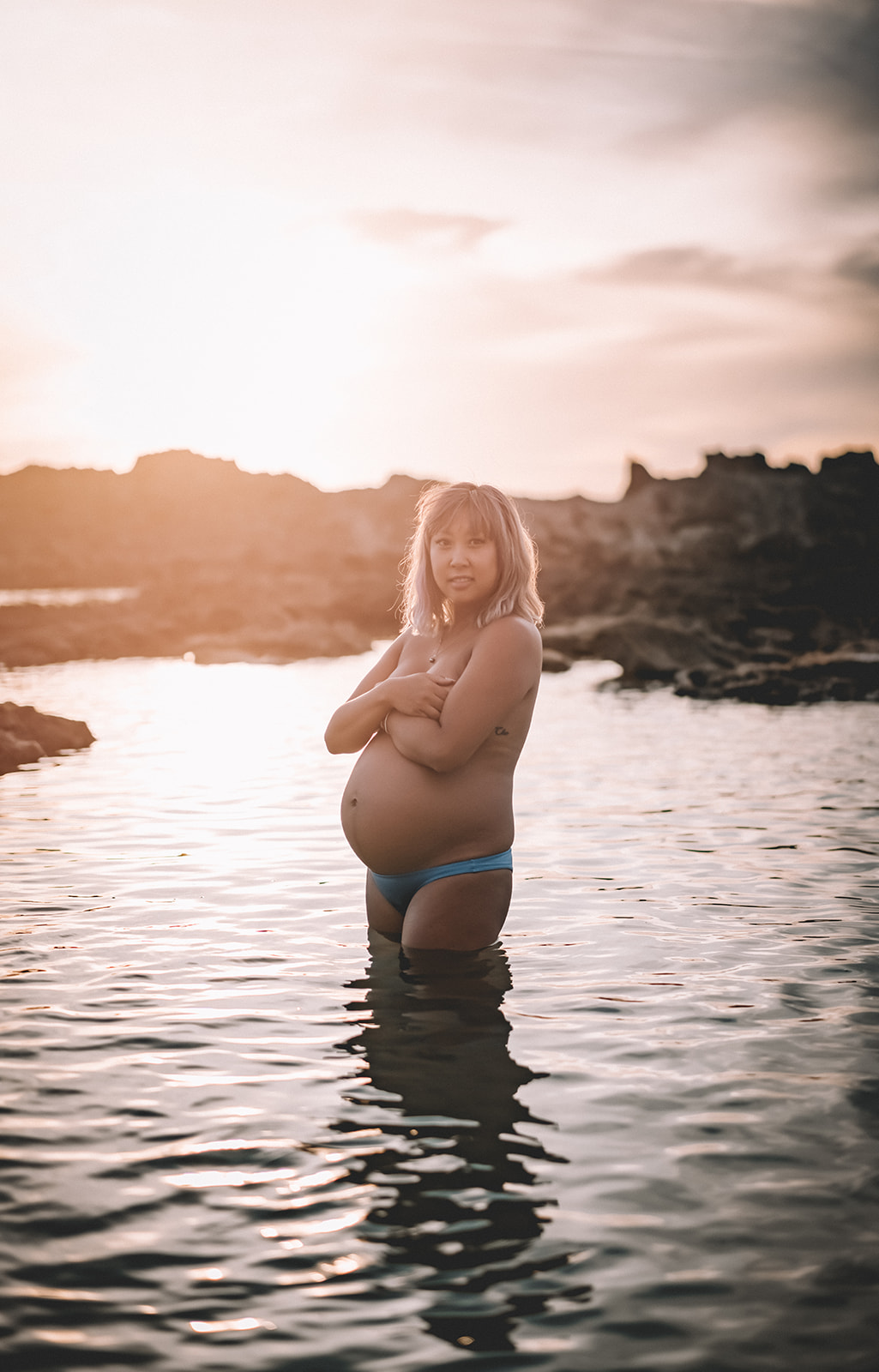 Babymoon photos in Hawaii Underwater Maternity Photos at Sharks Cove on Oahu