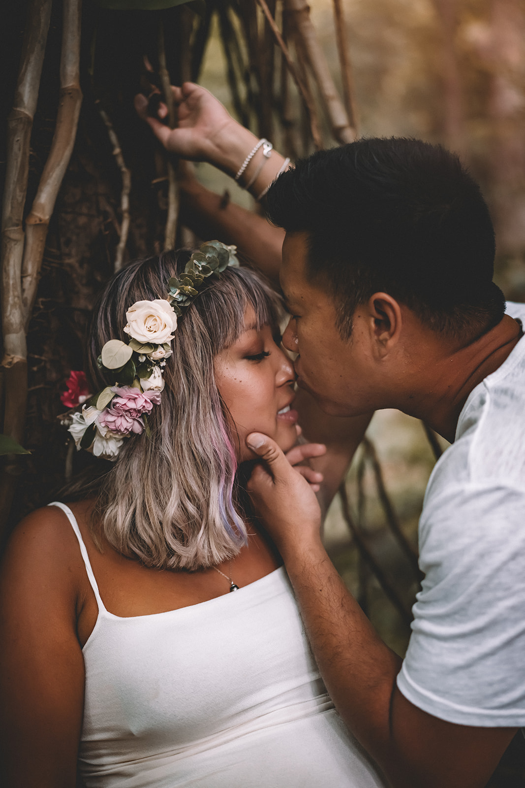 Babymoon photos in Hawaii Forest maternity photoshoot on Oahu