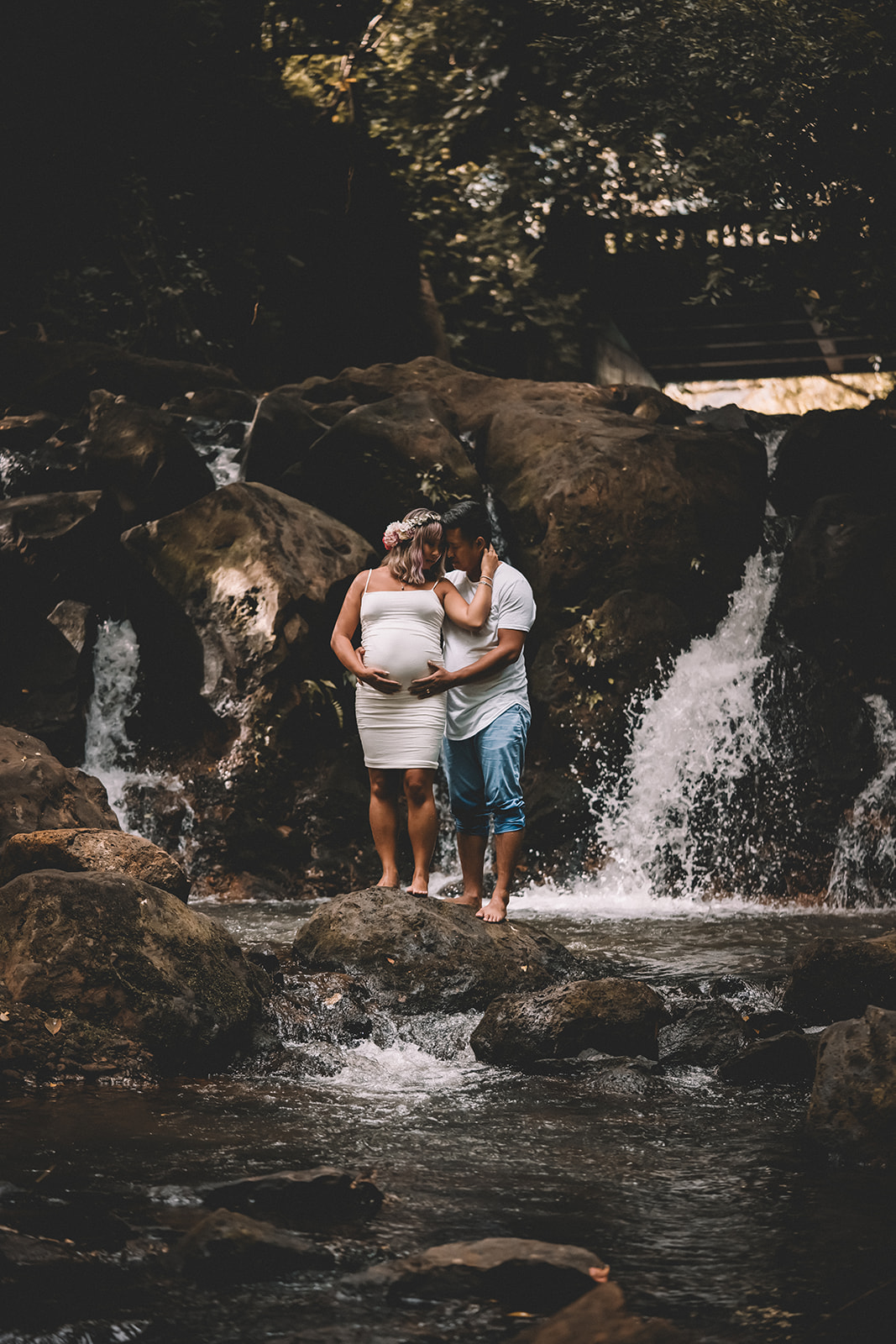 Babymoon photos in Hawaii Forest maternity photoshoot on Oahu