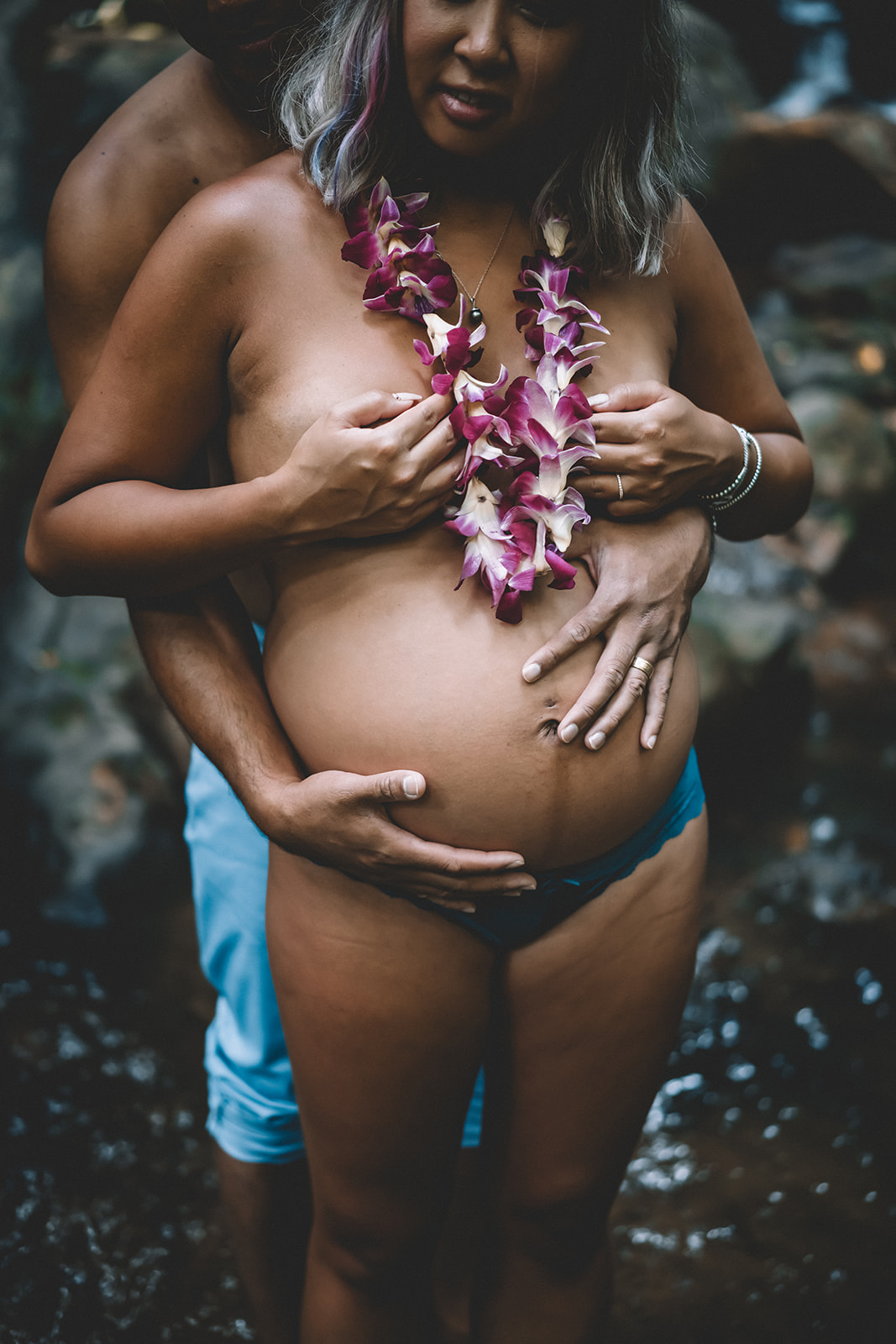 Babymoon photos in Hawaii Forest maternity photoshoot on Oahu