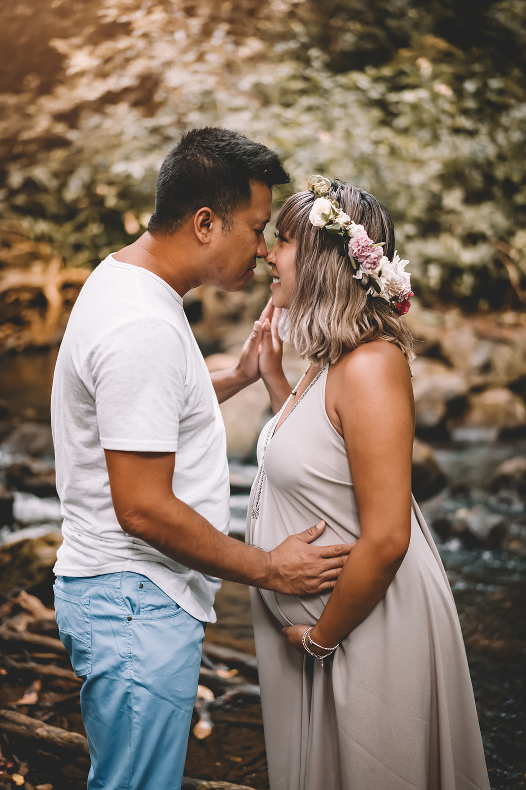Babymoon photos in Hawaii Forest maternity photoshoot on Oahu