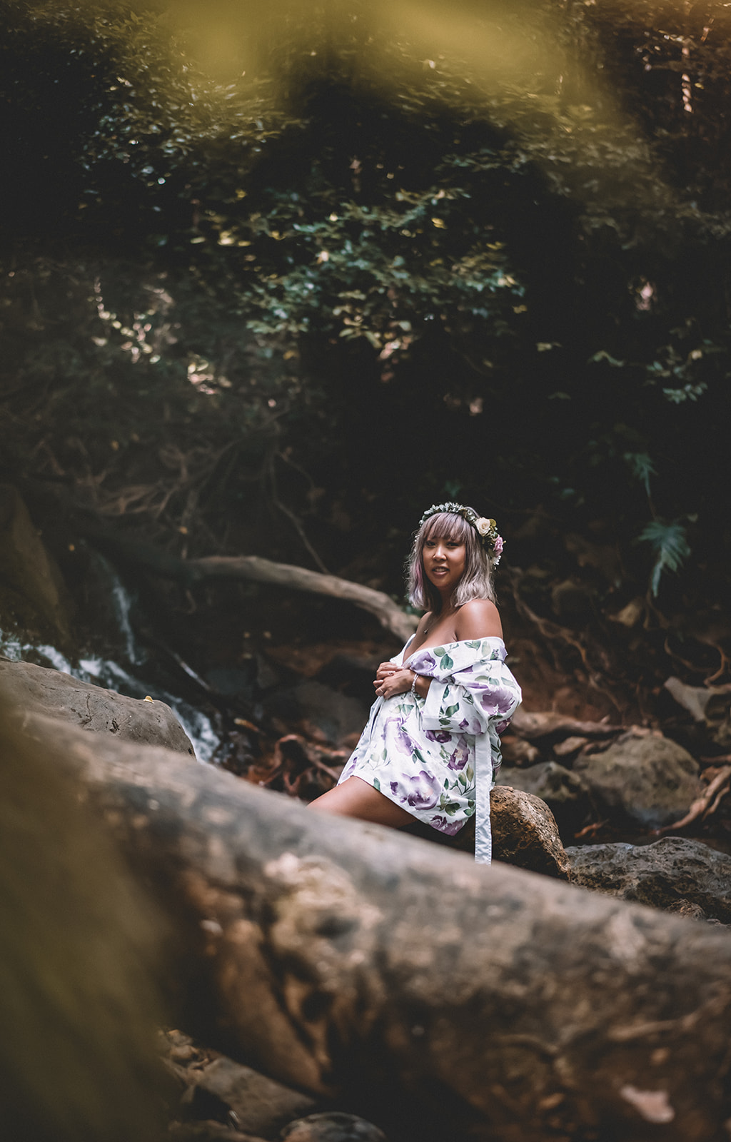 Babymoon photos in Hawaii Forest maternity photoshoot on Oahu