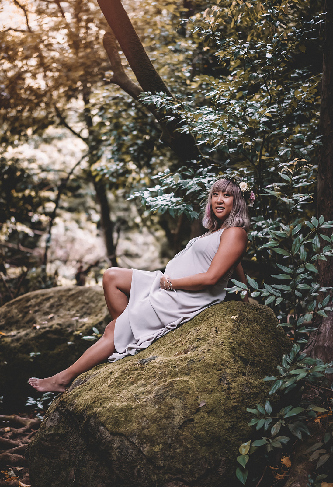 Babymoon photos in Hawaii Forest maternity photoshoot on Oahu
