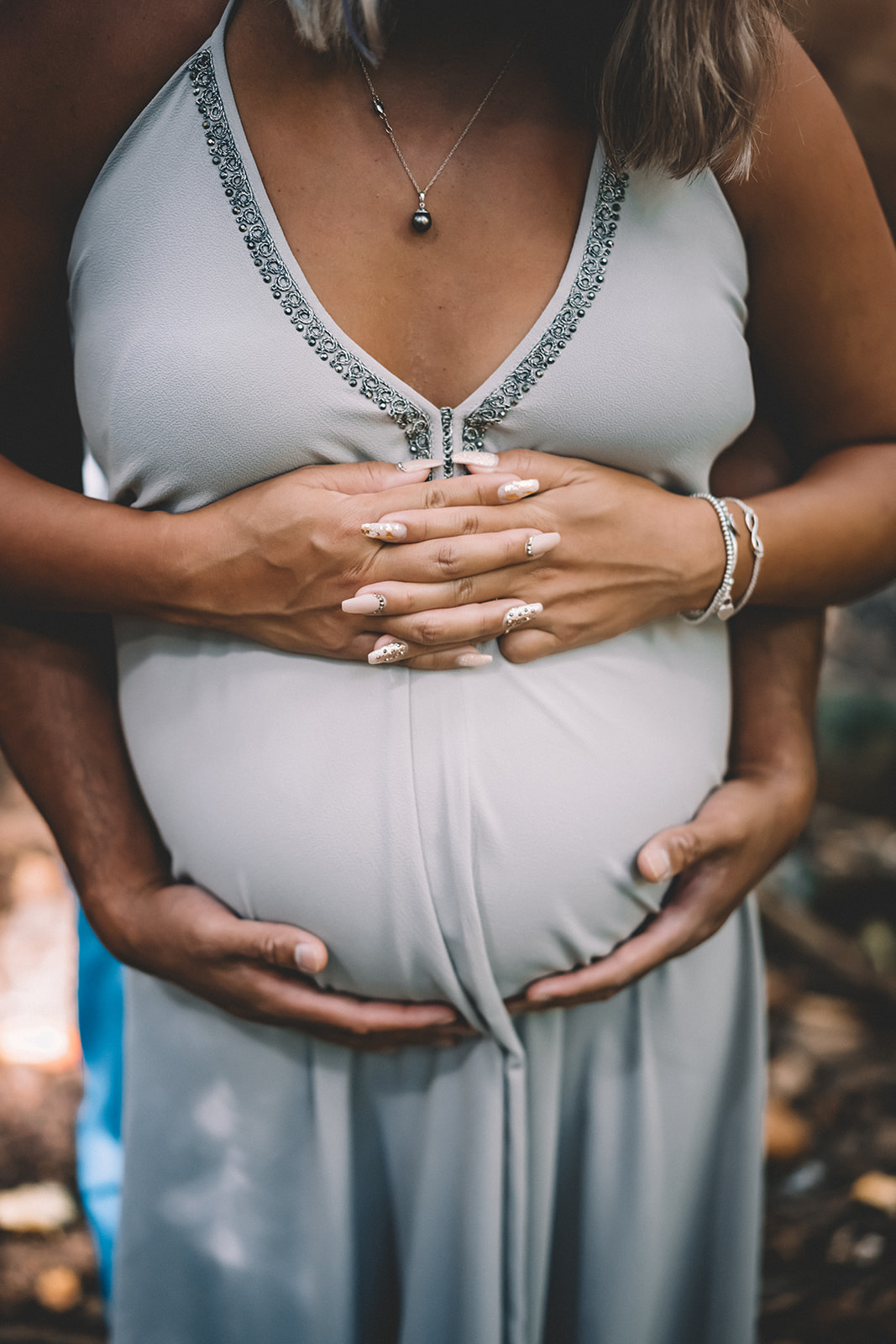 Babymoon photos in Hawaii Forest maternity photoshoot on Oahu