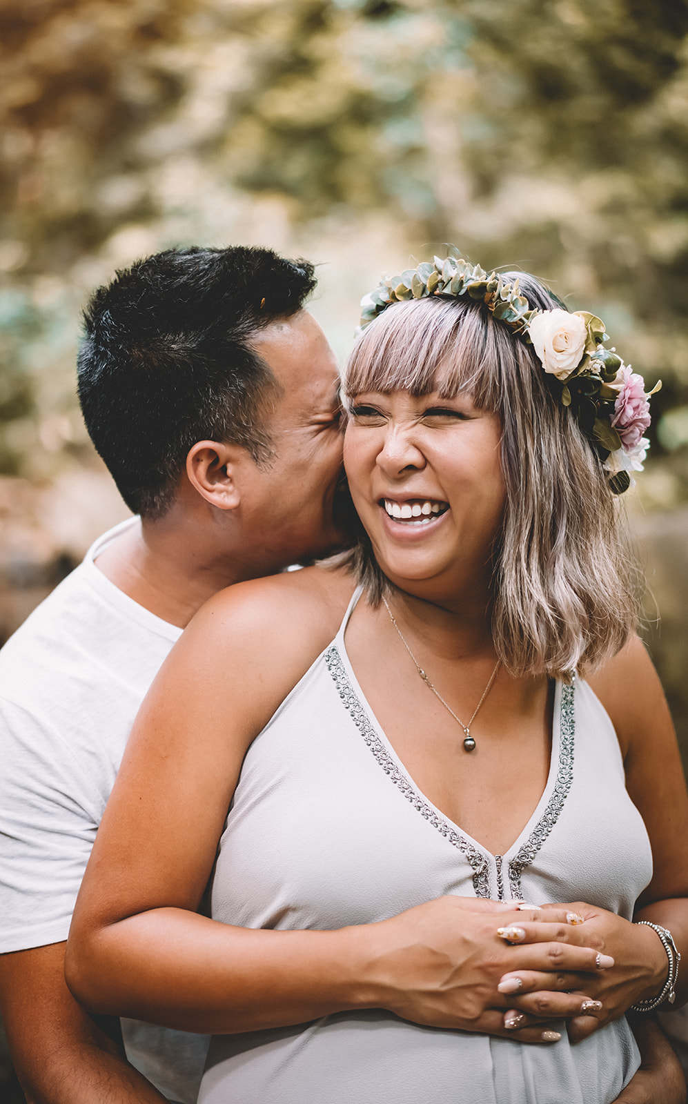 Babymoon photos in Hawaii Forest maternity photoshoot on Oahu