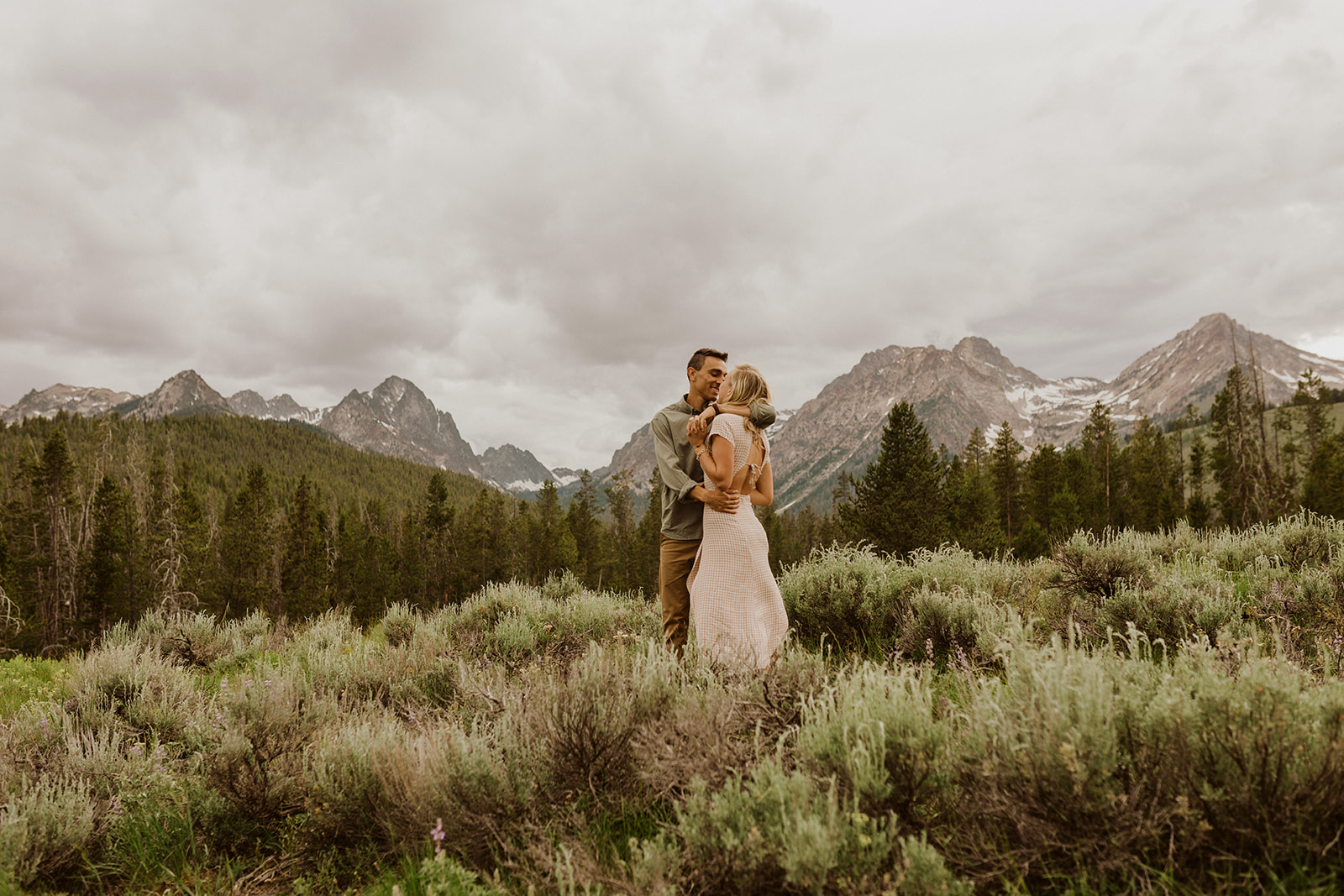 Sawtooth Adventure Couples Session || Hannah + Joe - Jones Co Creative