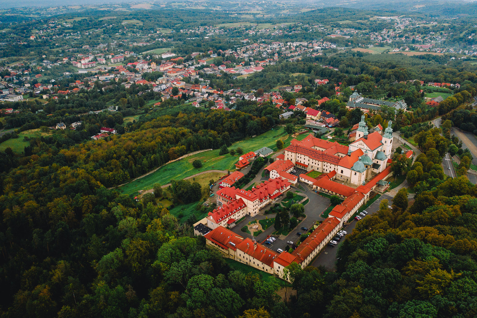 Ślub w Sanktuarium - Natasza & Gracjan 28.09.2020r. Sanktuarium Pasyjno-Maryjne w Kalwari Zebrzydowskiej 177 Ślub w Sanktuarium - Natasza & Gracjan 28.09.2020r. Sanktuarium Pasyjno-Maryjne w Kalwari Zebrzydowskiej 177