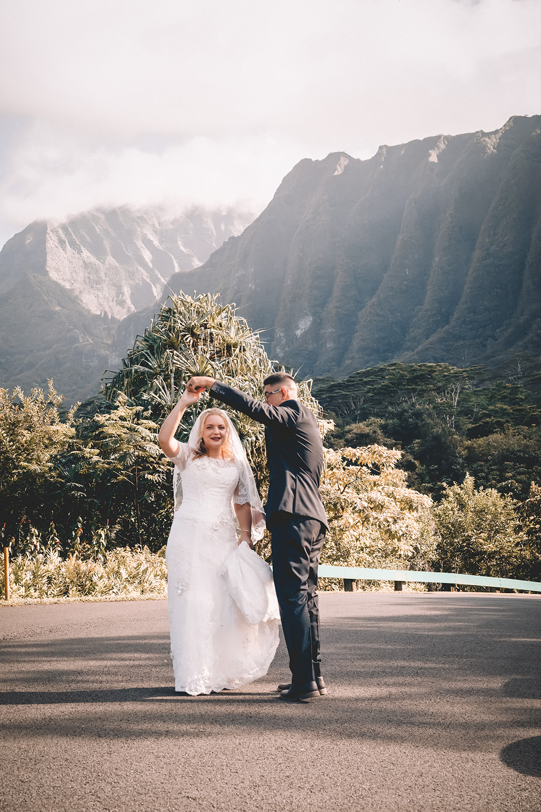 bride and groom dancing hoomaluhia botanical garden