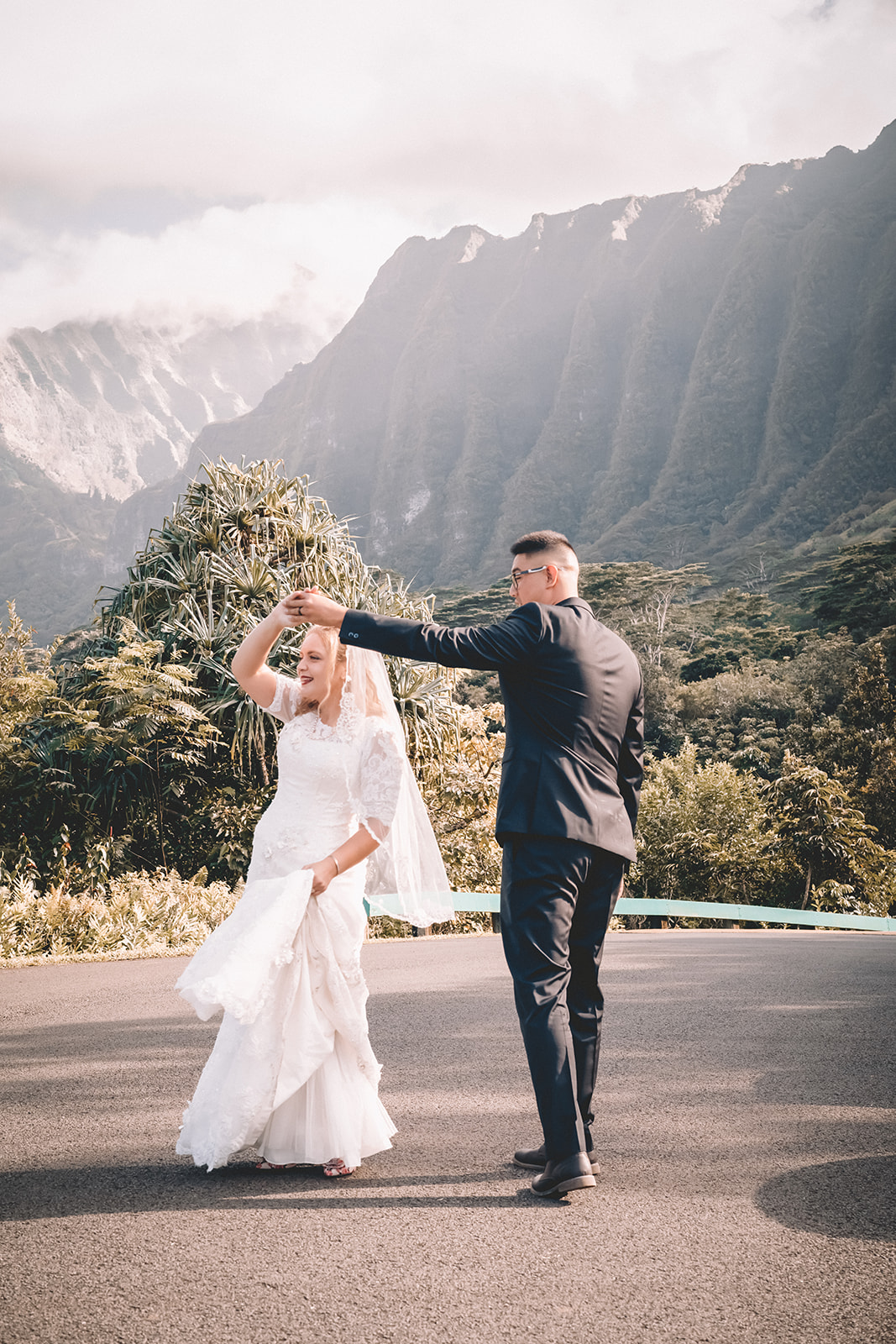 Couple dancing hoomaluhia botanical garden
